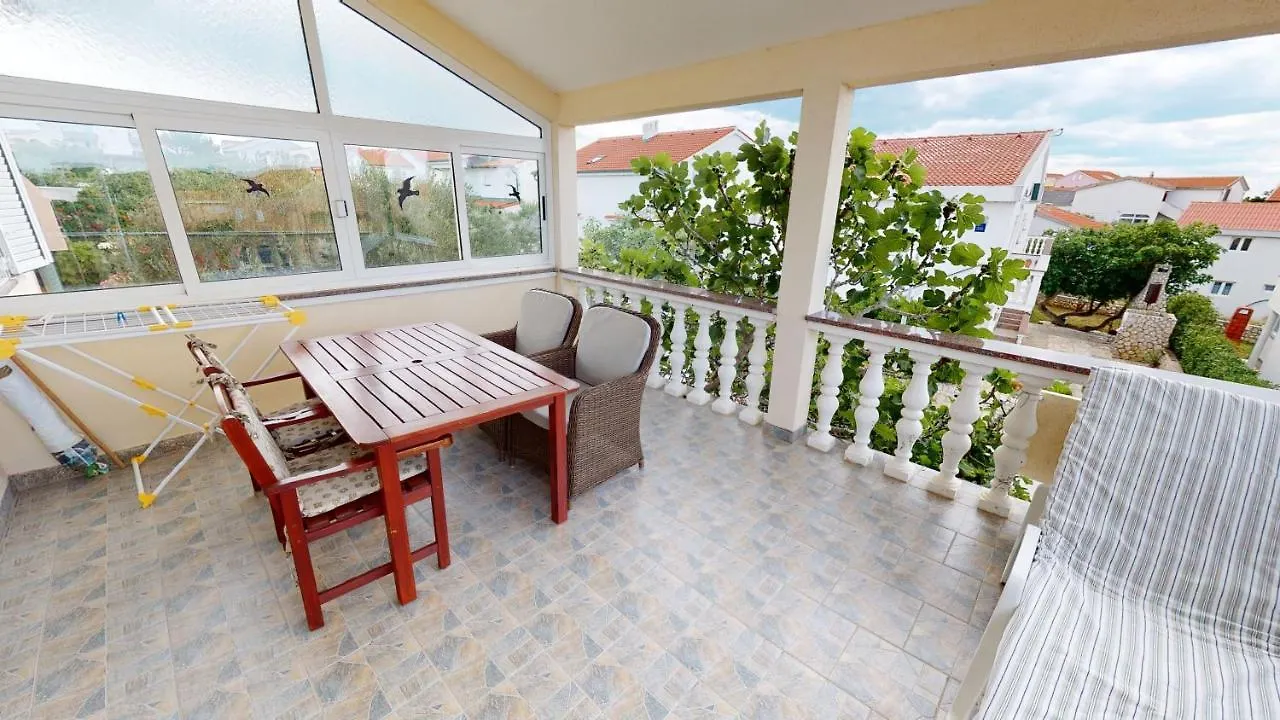 Appartements Slavica Povljana 0*,